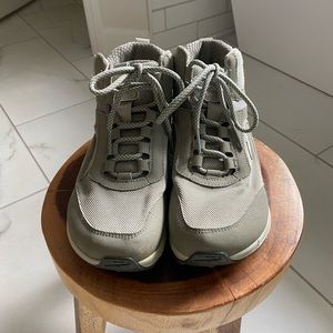 Altra lone peak hiking shoe